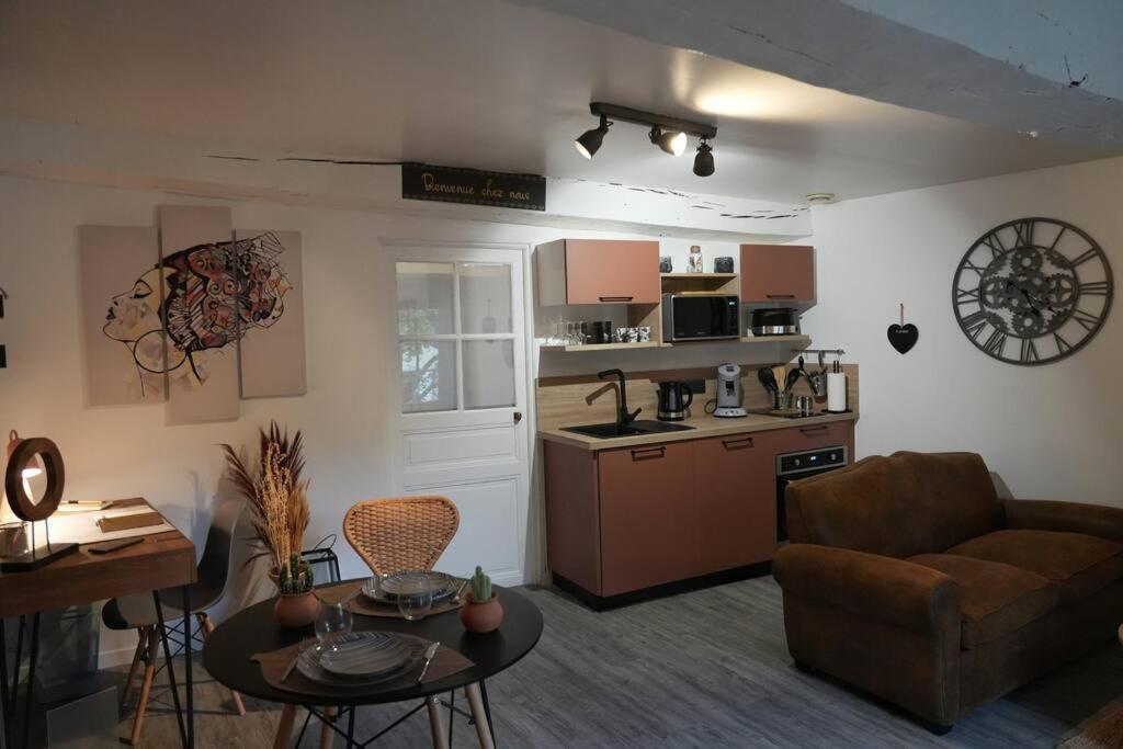 Le Joli'Mans, Appartement Refait A Neuf, Entierement Equipe, Pour 2 Personnes, Proche Quartier Historique Et Centre Le Mans Luaran gambar